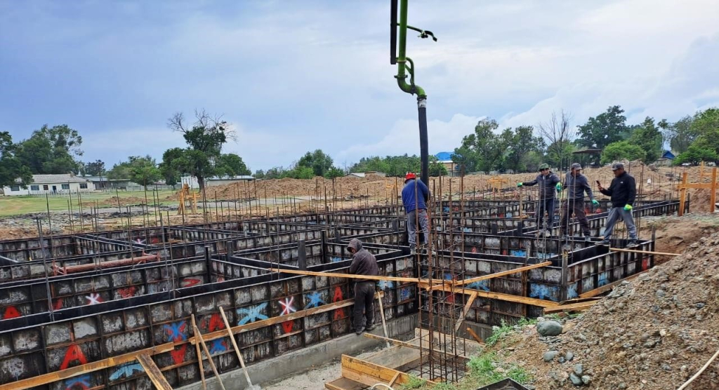 Ысык-Көл айылында 100 орундуу бала бакча имаратынын курулуш иштери кызуу жүрүүдө