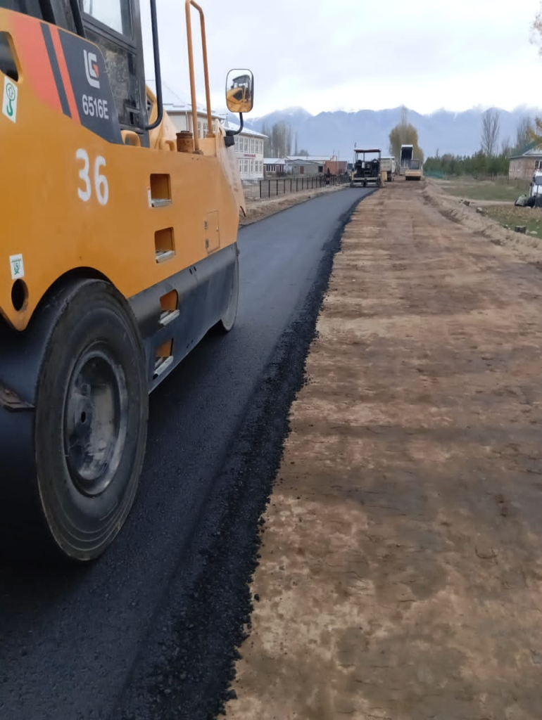 Ысык-Көл айыл аймагынын Тогуз-Булак айылында үлүштүк дем берүүчү грант аркылуу М.Элебаев муниципалдык көчөсүнүн 500 м чакырымына асфальт төшөлдү
